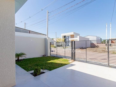 Casa com 3 Quartos e 2 banheiros à Venda, 72 m² por R$ 415.000
