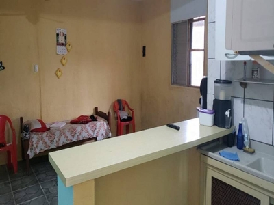 Casa com 2 Quartos e 2 banheiros à Venda, 70 m² por R$ 220.000