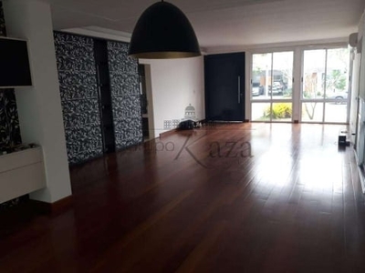 Casa em condomínio fechado com 3 quartos para alugar na rua benedito freire, urbanova, são josé dos campos, 260 m2 por r$ 8.000