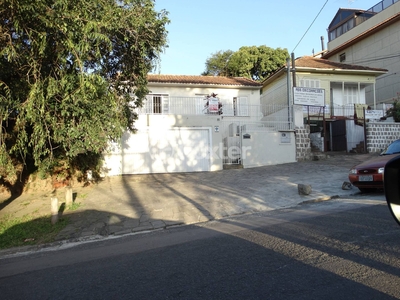 Casa 2 dorms à venda Avenida General Barreto Viana, Chácara das Pedras - Porto Alegre