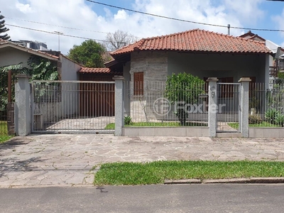 Casa 3 dorms à venda Rua Doutor Jorge Fayet, Chácara das Pedras - Porto Alegre
