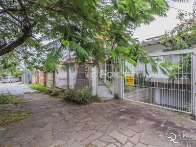 Casa 3 dorms à venda Avenida General Barreto Viana, Chácara das Pedras - Porto Alegre