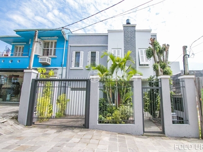 Casa 3 dorms à venda Rua Carazinho, Petrópolis - Porto Alegre