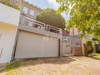 Casa 4 dorms à venda Avenida José Gertum, Chácara das Pedras - Porto Alegre