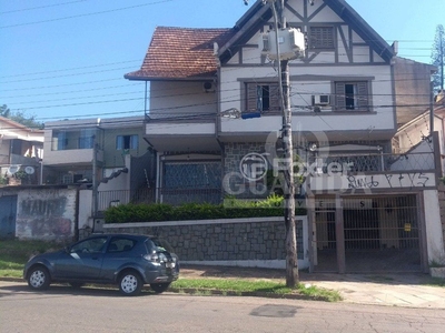 Casa 4 dorms à venda Avenida Silva Paes, Medianeira - Porto Alegre