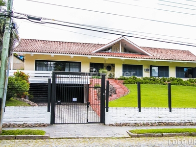 Casa 4 dorms à venda Rua Irmão Inocêncio Luís, Alto Petrópolis - Porto Alegre