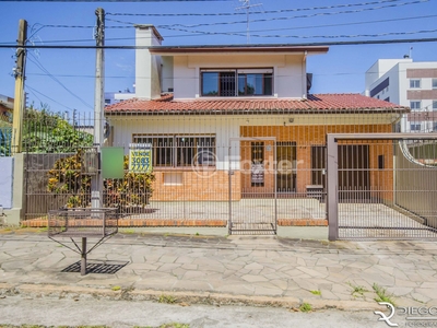 Casa 4 dorms à venda Rua Porto Seguro, Vila Ipiranga - Porto Alegre