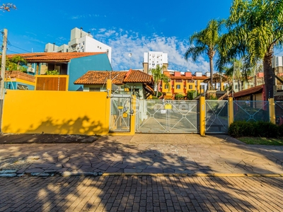 Casa em Condomínio 3 dorms à venda Rua Manoel Lopes Meirelles, Jardim Itu Sabará - Porto Alegre