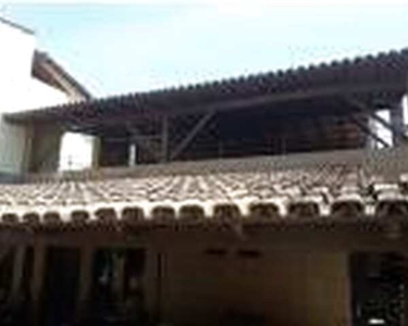 Casa para venda possui 180 metros quadrados com 3 quartos em Centro de Vila Velha - Vila V