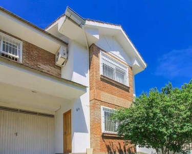 CASA RESIDENCIAL em Porto Alegre - RS, Guarujá