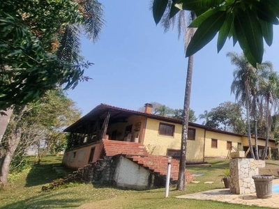 Lindo Rancho em Nazaré Paulista -- SP (beira da represa)