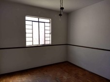 Casa com 3 quartos à venda no bairro João Pinheiro, 180m²