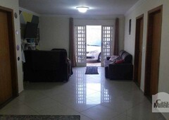 Casa com 4 quartos à venda no bairro Araguaia, 176m²