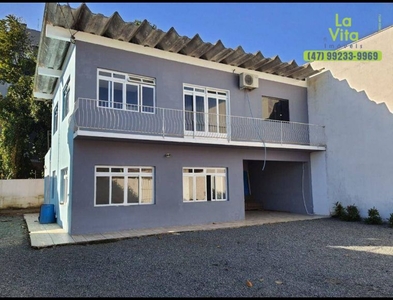 Casa no Bairro Itoupava Norte em Blumenau com 4 Dormitórios (2 suítes) e 250 m²