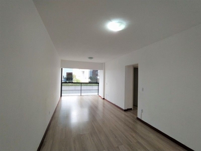 Apartamento com 2 Quartos e 1 banheiro para Alugar, 70 m² por R$ 1.700/Mês