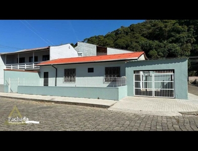 Casa no Bairro Garcia em Blumenau com 3 Dormitórios (1 suíte) e 110 m²