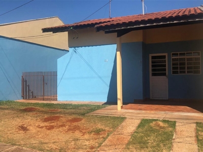 Casa em Condomínio- ótima localização