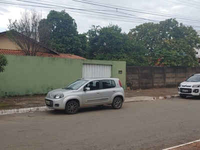 Lote com casa antiga habitada