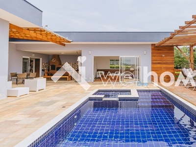 Casa em condomínio com piscina em Porto Feliz