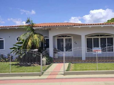 LINDA CASA DE ALVENARIA - AVENIDA TIRADENTES - CENTRO - RIO DO CAMPO - SC