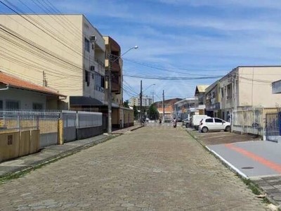 Sobrado residencial ou comercial localizado no bairro São Vicente