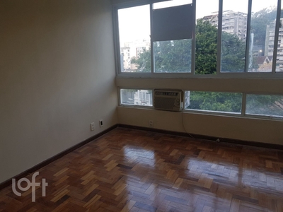 Apartamento à venda em Laranjeiras com 63 m², 2 quartos, 1 vaga
