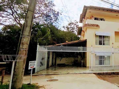 Casa com 5 quartos à venda no bairro Guará II, 360m²