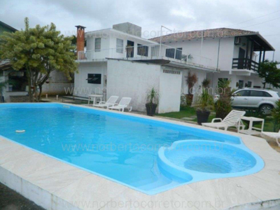 Casa com piscina temporada porto belo pereque