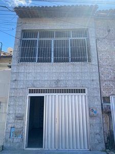 CASA DUPLEX NO MARAPONGA EM UMA ÓTIMA LOCALIZAÇÃO COM UMA ÁREA DE 176m²