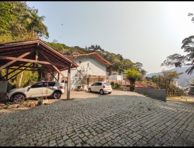 Casa no Bairro Garcia em Blumenau com 5 Dormitórios (1 suíte) e 264 m²