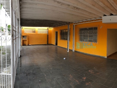 Casa à venda em lote inteiro, com 3 quartos (sendo 1 suíte), garagem para 4 veículos, Cidade Morumbi, São José dos Campos, SP