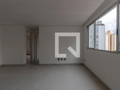 APARTAMENTO no 1º andar com 2 dormitórios e 2 garagens