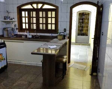 CASA CIPAVA, 3 dormitórios na Rua Lourenço Carletto