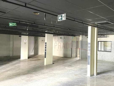 1 dormitório, 5 banheiro, 7 vagas na garagem, 560M² de Área Construída, 560M² de Área Tota