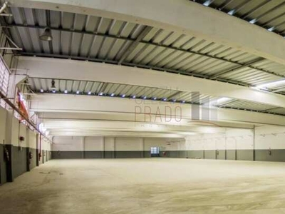 2 banheiro, 1 vaga na garagem, 1550M² de Área Construída, 1550M² de Área Total