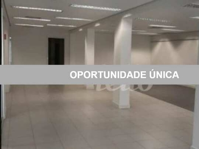 Prédio comercial, 964m² banheiros , salas com drywall, podendo ser removidas , copa e 4 v