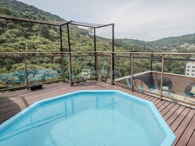 Vista deslumbrante com piscina: exclusiva cobertura duplex no itacorubi