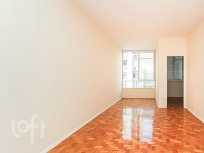 Apartamento à venda em Copacabana com 75 m², 2 quartos, 1 vaga