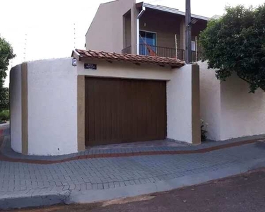 Casa para locação com 03 quartos Jardim Versalhes