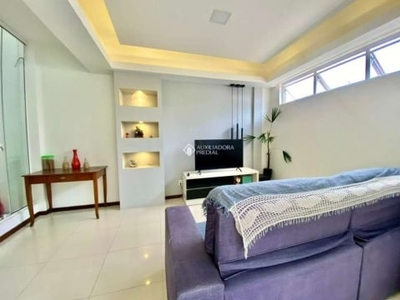 Casa em condomínio fechado com 3 quartos à venda na avenida juca batista, 2705, hípica, porto alegre, 272 m2 por r$ 750.000