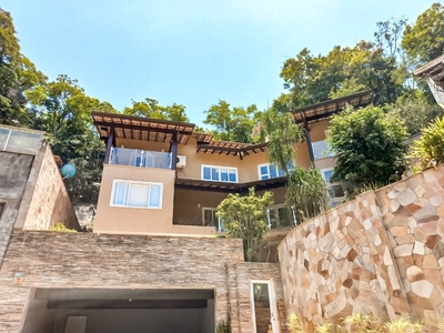 Casa em Pendotiba, Niterói/RJ de 280m² 4 quartos à venda por R$ 1.299.000,00