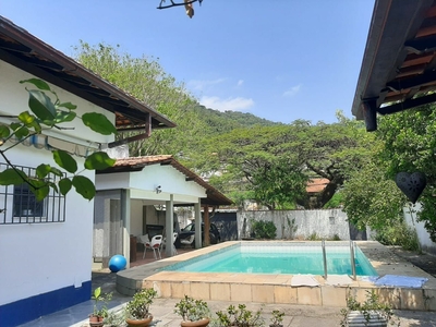 Casa em São Francisco, Niterói/RJ de 260m² 3 quartos à venda por R$ 1.599.000,00