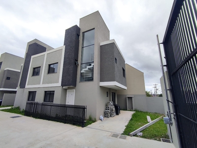 Sobrado em Uberaba, Curitiba/PR de 105m² 3 quartos à venda por R$ 638.000,00