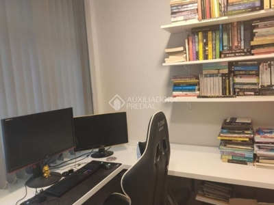 Apartamento com 2 quartos à venda na rua antônio joaquim mesquita, 481, passo d'areia, porto alegre, 49 m2 por r$ 270.000