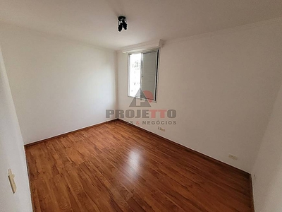 Apartamento com 2 Quartos e 1 banheiro para Alugar, 56 m² por R$ 1.300/Mês