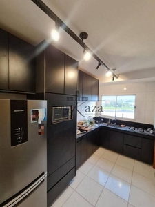 Apartamento com 2 Quartos e 2 banheiros à Venda, 70 m² por R$ 378.000
