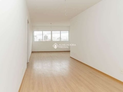 Apartamento com 2 quartos para alugar na rua monteiro lobato, 342, partenon, porto alegre, 74 m2 por r$ 2.500