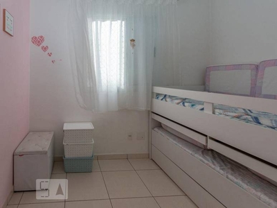 Apartamento com 3 Quartos e 2 banheiros para Alugar, 75 m² por R$ 2.762/Mês