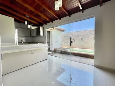 Casa 3 dormitórios com suíte, 143m²