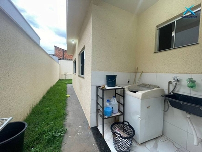 Casa com 2 Quartos e 2 banheiros à Venda, 83 m² por R$ 270.000